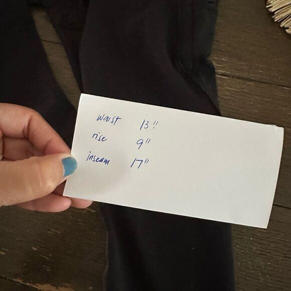 Lululemon Capris Leggings in Black size 4 ruched style on hems pockets - Picture 8 of 8